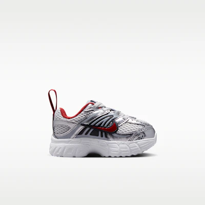 Nike Air Max Moto 2K Grigio Lupo/Bianco/Nero Rosso IQ9432-010 Lookbook Nike Air Max Moto 2K Grigio Lupo/Bianco/Nero Rosso IQ9432-010