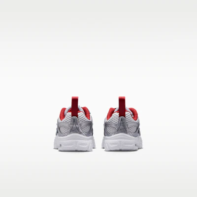 Nike Air Max Moto 2K Grigio Lupo/Bianco/Nero Rosso IQ9432-010 Details for Nike Air Max Moto 2K Grigio Lupo/Bianco/Nero Rosso IQ9432-010