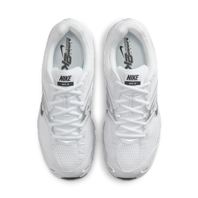 Shop 나이키 에어 맥스 모토 2K 화이트/메탈릭 실버/포톤 더스트/블랙 IO9279-100