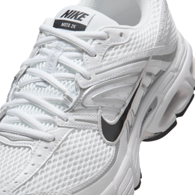 Sizing 나이키 에어 맥스 모토 2K 화이트/메탈릭 실버/포톤 더스트/블랙 IO9279-100