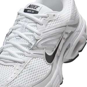 Nike Air Max Moto 2K 白/金屬銀/光子灰/黑 IO9279-100 Sizing Nike Air Max Moto 2K 白/金屬銀/光子灰/黑 IO9279-100