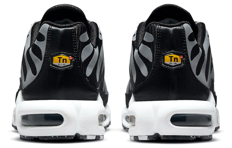 Shop 耐克Air Max Plus '黑银色' DM2466-001