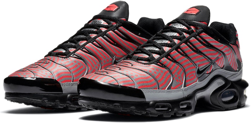 Nike Air Max Plus 'Euro Tour' CW7575-100 Lookbook Nike Air Max Plus 'Euro Tour' CW7575-100
