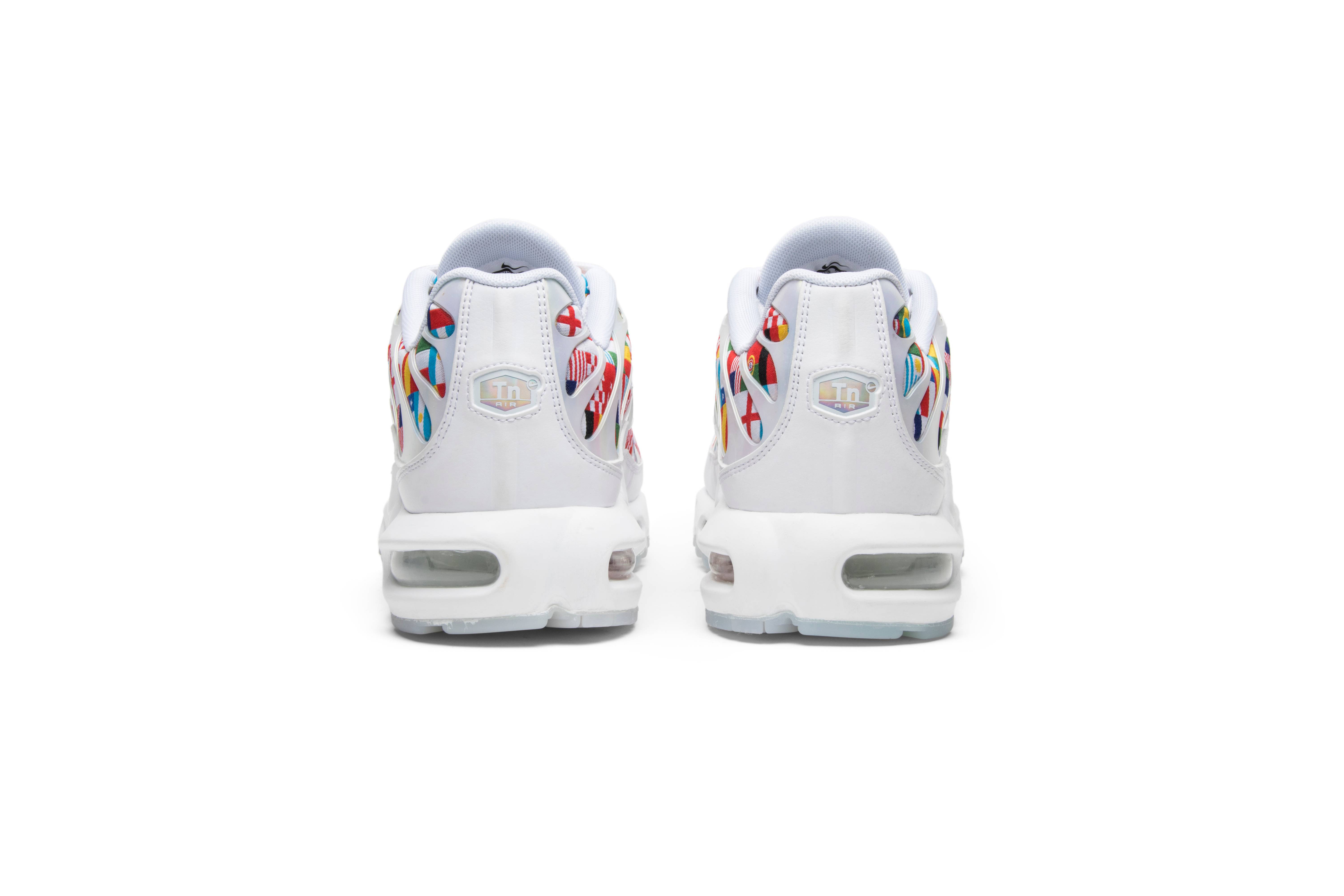 Nike tn air max plus international flag best sale