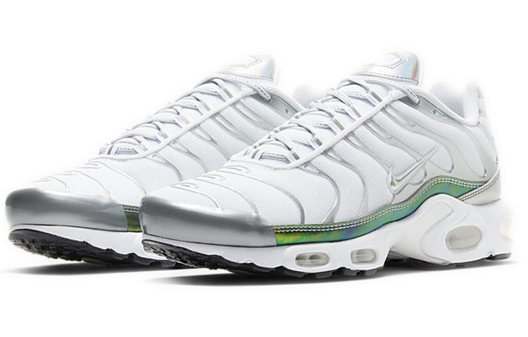 Lookbook Nike Air Max Plus 'Hijau Metalik' CW2646-100