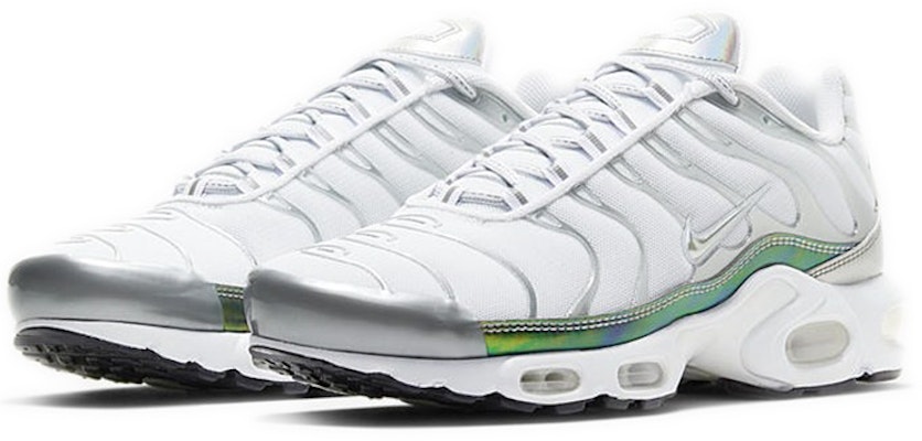 ナイキ エア マックス プラス "メタリックグリーン" CW2646-100 Lookbook ナイキ エア マックス プラス "メタリックグリーン" CW2646-100