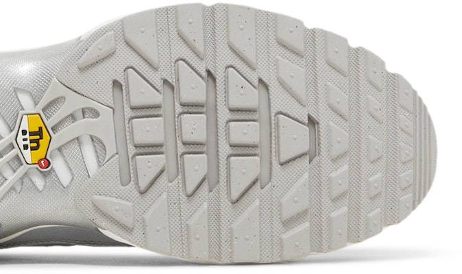 Nike Air Max Plus 'Perak Metalik' FJ1012-095 Purchase Nike Air Max Plus 'Perak Metalik' FJ1012-095