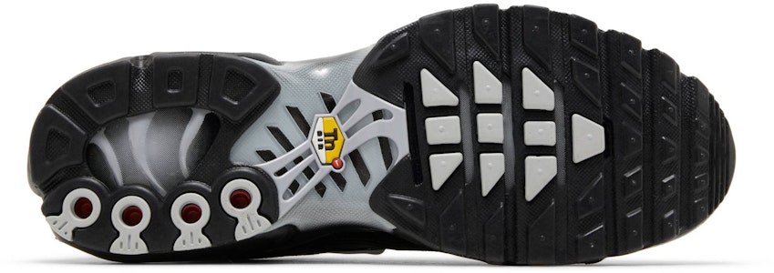 ナイキ エア マックス プラス マルチスウッシュ 黒×赤 FJ4224-001 Shop ナイキ エア マックス プラス マルチスウッシュ 黒×赤 FJ4224-001