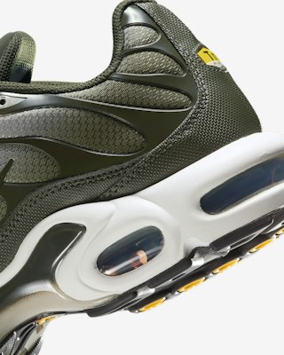 Nike Air Max Plus ''Olive Gradient Weiß'' DM0032-300 1