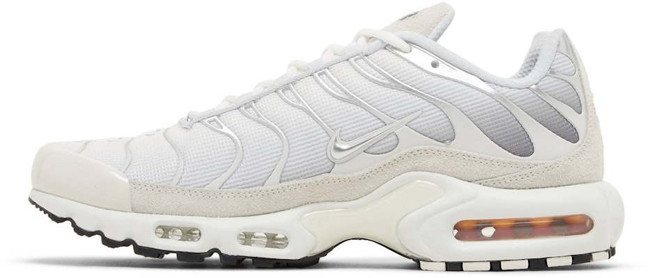 나이키 에어맥스 플러스 '퓨어 플래티넘' (Nike Air Max Plus 'Pure Platinum') FN7813-001 Lookbook 나이키 에어맥스 플러스 '퓨어 플래티넘' (Nike Air Max Plus 'Pure Platinum') FN7813-001