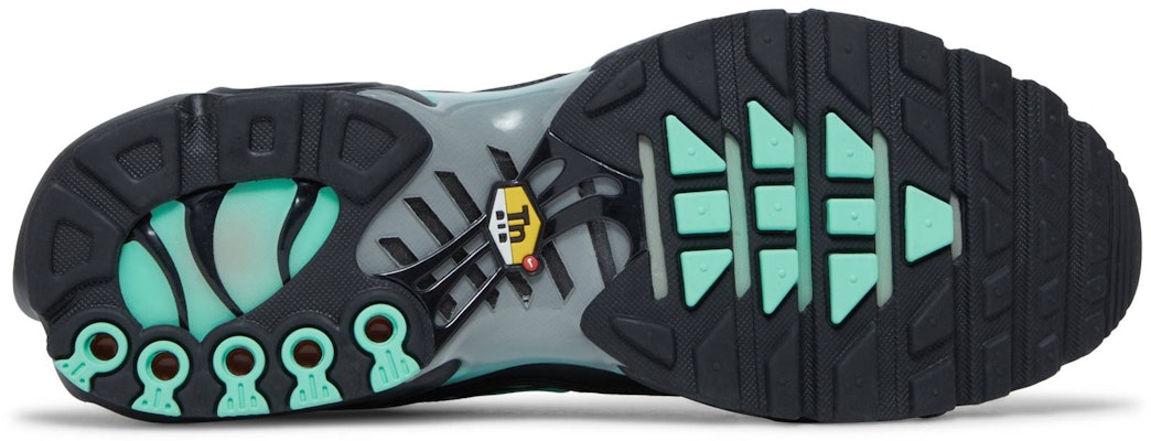 耐克Air Max Plus '同心圆' FB3351-001 Shop 耐克Air Max Plus '同心圆' FB3351-001