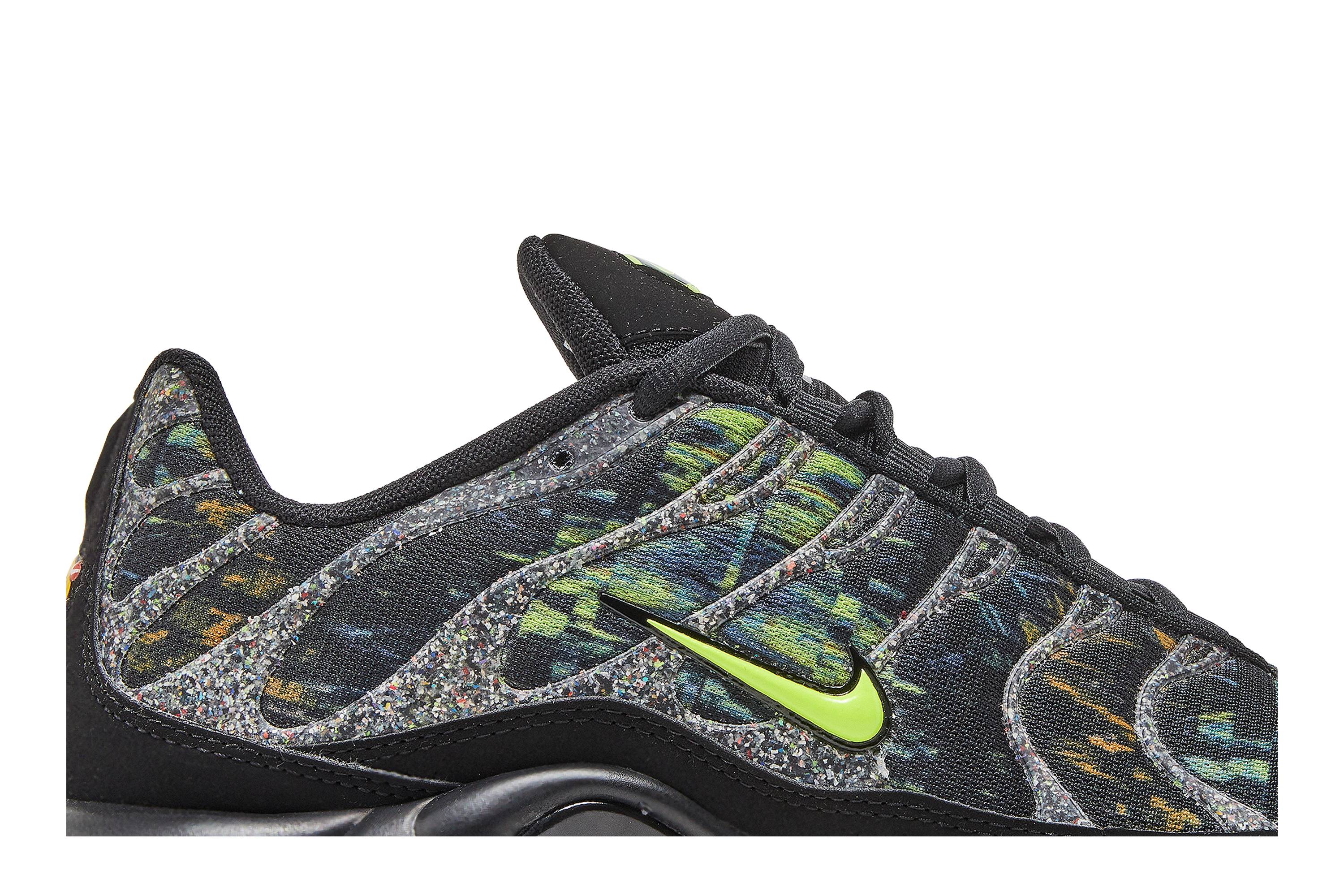 Order Nike Air Max Plus 'Lestari - Hitam Volt' DM9594-001