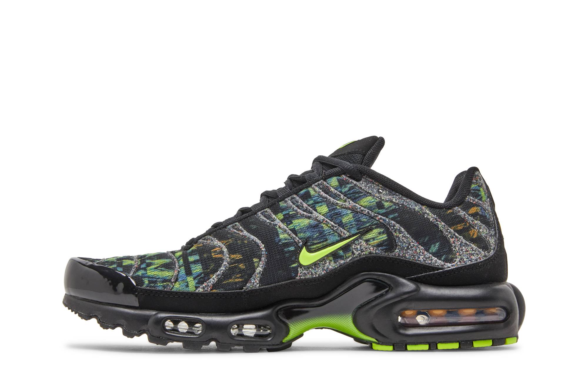 Lookbook Nike Air Max Plus 'Lestari - Hitam Volt' DM9594-001