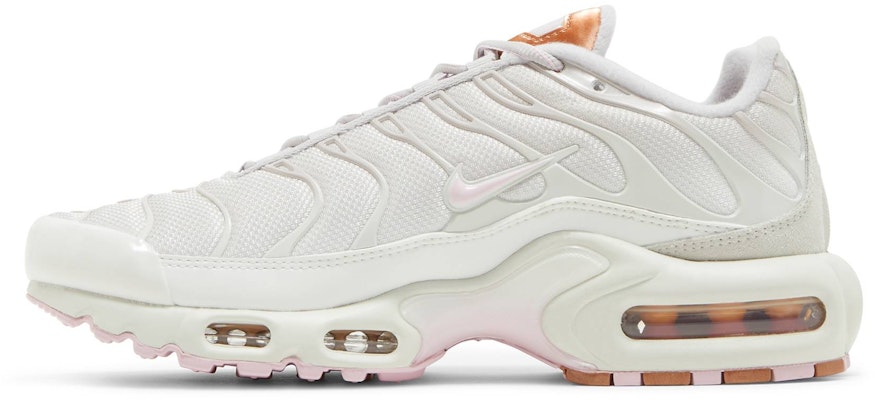 (Women) Nike Air Max Plus 'Vast Grey Metallic Copper' DD6612-001 Lookbook (Women) Nike Air Max Plus 'Vast Grey Metallic Copper' DD6612-001