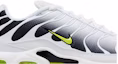 Order Nike Air Max Plus 'Putih Hitam Volt' DM0032-103