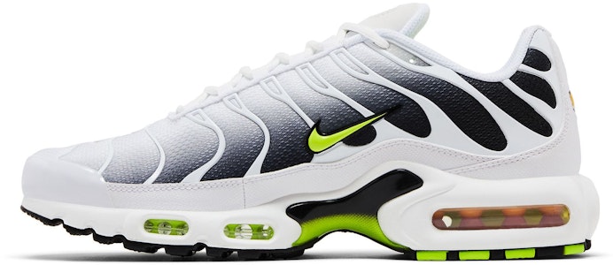 Nike Air Max Plus 'Putih Hitam Volt' DM0032-103 Lookbook Nike Air Max Plus 'Putih Hitam Volt' DM0032-103