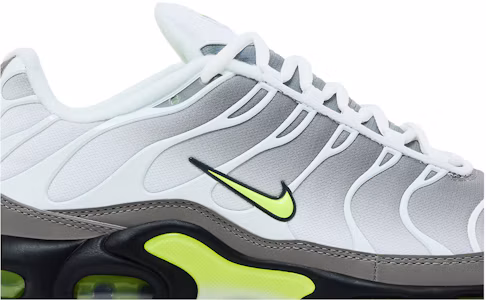 Lookbook Nike Air Max Plus ''Bianco Perla Grigio Neon'' IQ0288-100