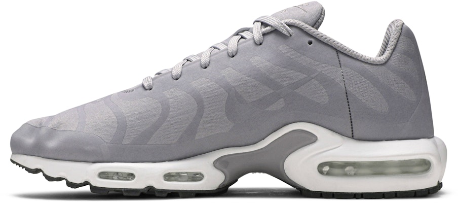 Nike Air Max Plus Big Logo Wolf Grey AJ7181-001 Lookbook Nike Air Max Plus Big Logo Wolf Grey AJ7181-001