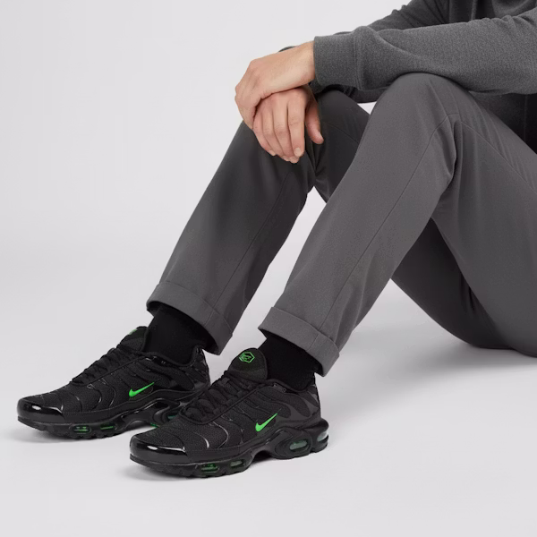 Nike Air Max Plus 黑色/黑色/綠色亮點 DM0032-024 2