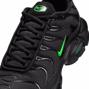 Nike Air Max Plus 黑色/黑色/綠色亮點 DM0032-024 Sizing Nike Air Max Plus 黑色/黑色/綠色亮點 DM0032-024