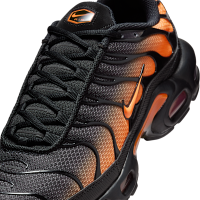 Sizing 나이키 에어 맥스 플러스 블랙/블랙/토털 오렌지 DM0032-025