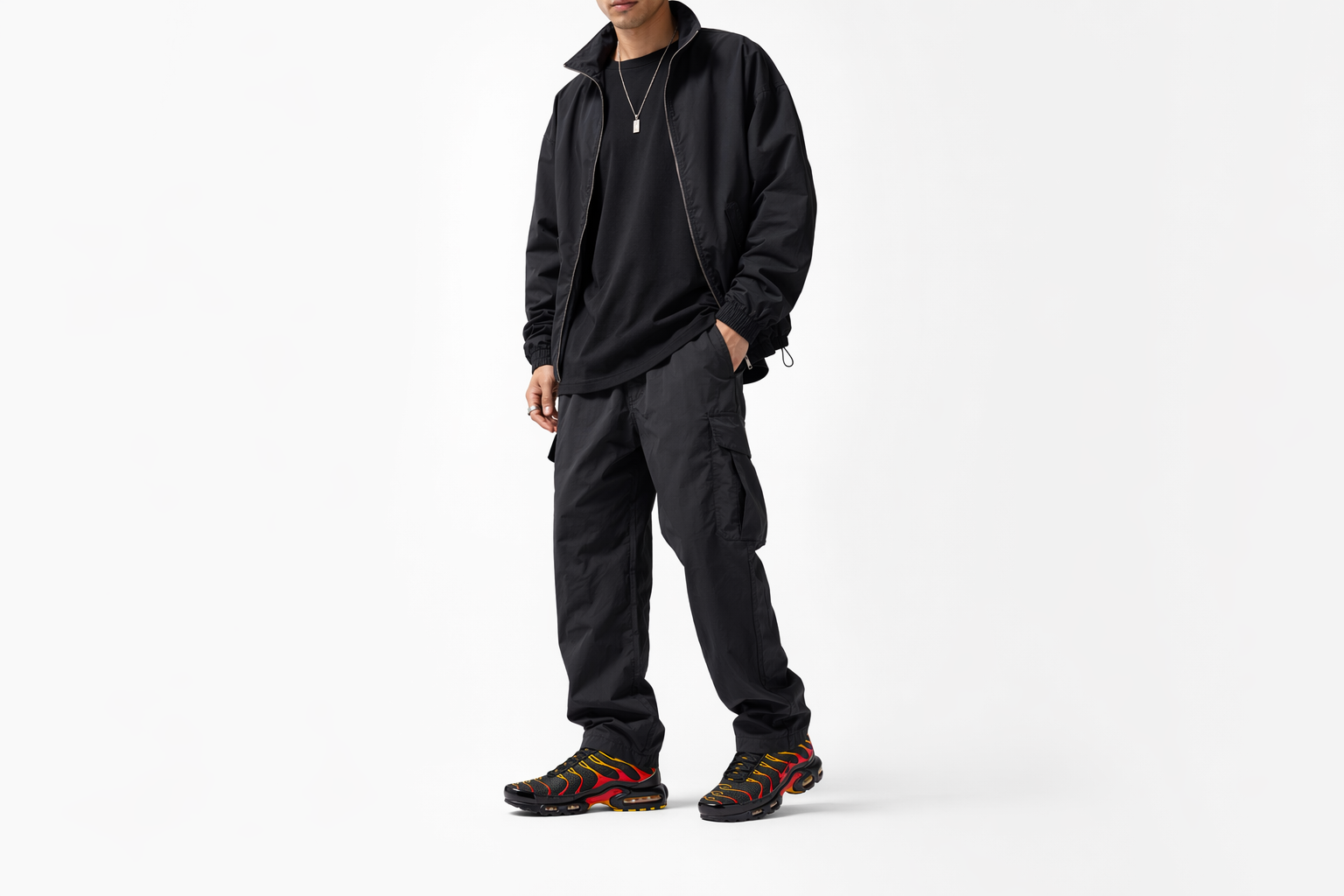 Order 耐克Air Max Plus 黑色/大学金/大学红 DM0032-030
