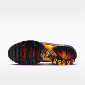Lookbook Nike Air Max Plus 黑色/大學金/大學紅 DM0032-030