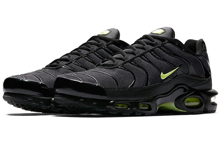 Lookbook Nike Air Max Plus Black Volt Glow AJ2013-001