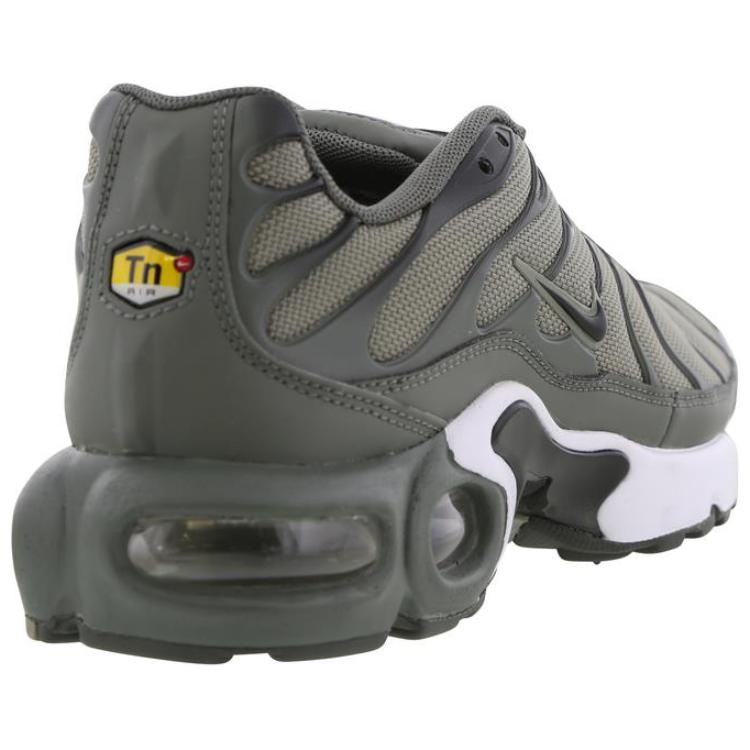 Lookbook Nike Air Max Plus Cargo Khaki Herrenschuhe 852630-300