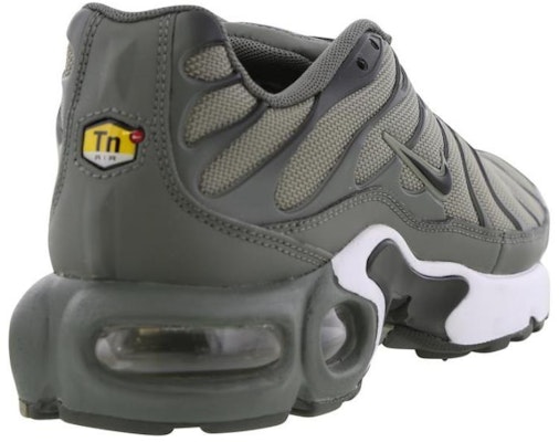 Nike Air Max Plus Hijau Cargo Khaki 852630-300 Lookbook Nike Air Max Plus Hijau Cargo Khaki 852630-300