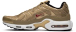 Lookbook Nike Air Max Plus QS 'Emas Metalik' 903827-700