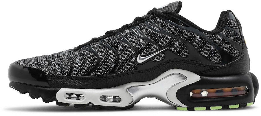 나이키 에어맥스 플러스 SE '블랙 크롬' DM7570-001 Lookbook 나이키 에어맥스 플러스 SE '블랙 크롬' DM7570-001