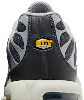 나이키 에어맥스 플러스 SE '아이언 그레이' DZ2655-001 Sizing 나이키 에어맥스 플러스 SE '아이언 그레이' DZ2655-001