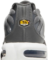 Nike Air Max Plus SE 'Gris Hierro Oro Metálico' DM7570-002 Sizing Nike Air Max Plus SE 'Gris Hierro Oro Metálico' DM7570-002