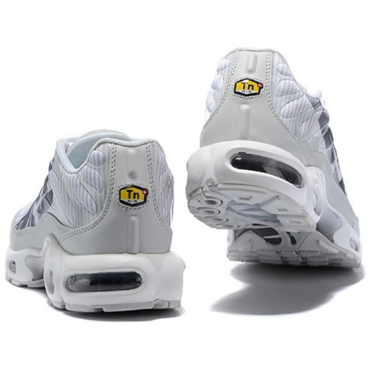 Lookbook Nike Air Max Plus SE 'Wolf Grey' Lelaki Kelabu AT0040-003
