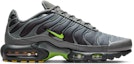 Lookbook Nike Air Max Plus Sneakers Smoke Gray/Dark Smoke Gray/Black/Volt DM0032-026