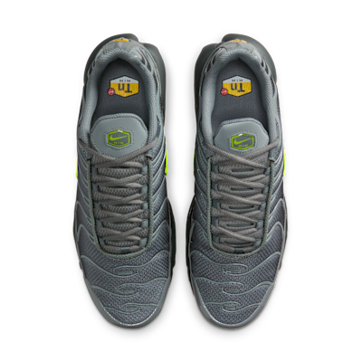 Shop ナイキ エアマックス プラス スニーカー スモークグレー/ダークグレー/ブラック/ボルト DM0032-026