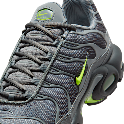 Sizing ナイキ エアマックス プラス スニーカー スモークグレー/ダークグレー/ブラック/ボルト DM0032-026