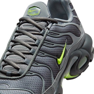 Nike Air Max Plus Sneakers Smoke Gray/Dark Smoke Gray/Black/Volt DM0032-026 Sizing Nike Air Max Plus Sneakers Smoke Gray/Dark Smoke Gray/Black/Volt DM0032-026