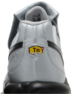 Nike Air Max Plus TNPO 'Wolf Grey' Abu-Abu Serigala HM6850-001 1