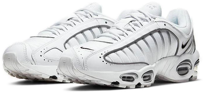 Nike Air Max Tailwind 4 'Putih Perak Metalik' CW6998-100 Lookbook Nike Air Max Tailwind 4 'Putih Perak Metalik' CW6998-100