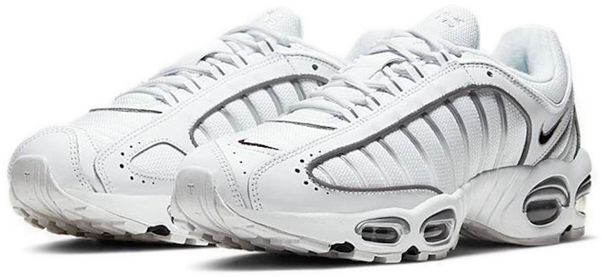 Nike Air Max Tailwind 4 'Putih Metalik Perak' CW6998-100 Lookbook Nike Air Max Tailwind 4 'Putih Metalik Perak' CW6998-100