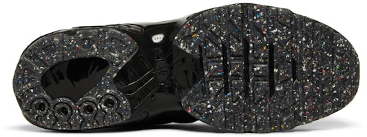 ナイキ エア マックス テラスケープ プラス "トリプルブラック" DQ3977-001 Shop ナイキ エア マックス テラスケープ プラス "トリプルブラック" DQ3977-001