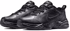 Shop Nike Air Monarch 4 輕便運動鞋 純黑 寬版