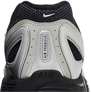 ナイキ エア ペガサス '05 メタリックシルバー HQ5403-001 Sizing ナイキ エア ペガサス '05 メタリックシルバー HQ5403-001