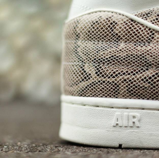 Shop 耐吉 Air Python 米白