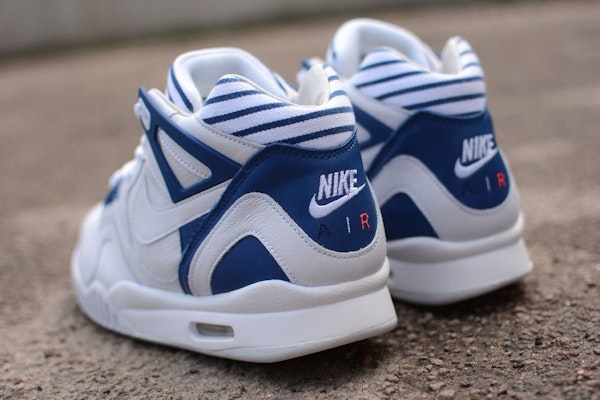 Nike Air Tech Challenge 2 'Pinstripe' Lelaki Berjalur 725157-100 Lookbook Nike Air Tech Challenge 2 'Pinstripe' Lelaki Berjalur 725157-100