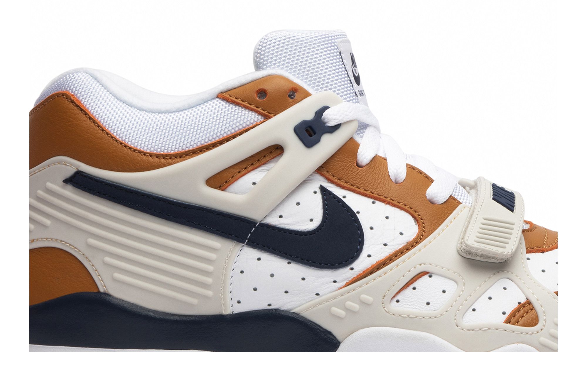 Lookbook Nike Air Trainer 3 醫藥球 低筒 復古籃球鞋 男款 白棕