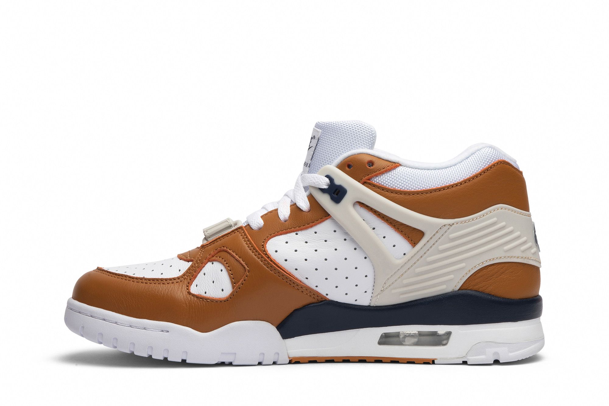 Shop Nike Air Trainer 3 醫藥球 低筒 復古籃球鞋 男款 白棕