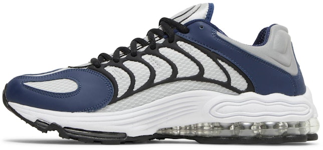 Nike Air Tuned Max 'Midnight Navy Grey Fog' dalam Midnight Navy dan Grey Fog. DH4793-400 Lookbook Nike Air Tuned Max 'Midnight Navy Grey Fog' dalam Midnight Navy dan Grey Fog. DH4793-400